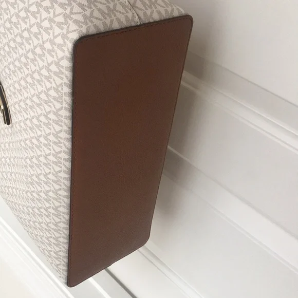 Michael Kors Tote Signature Brand Monogram Gold Hardware Tan Handle - Picture 4 of 9